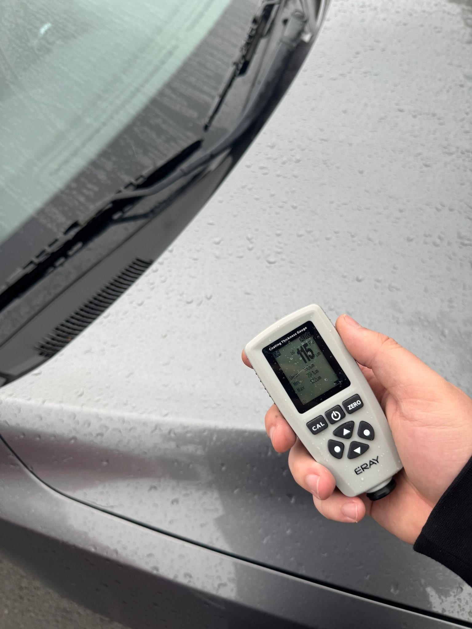 Lackdickenmessung mit Coating-Gauge — Indikator für nachträgliche Lackierungen